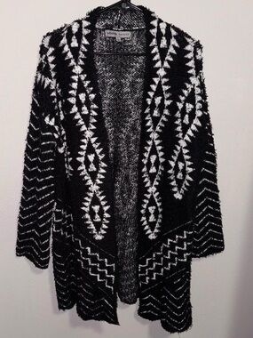 Absolutely Famous soft fuzzy black & white aztec patterned open front cardigan